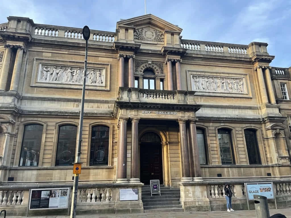 Wolverhampton Art Gallery Facade Wallpaper