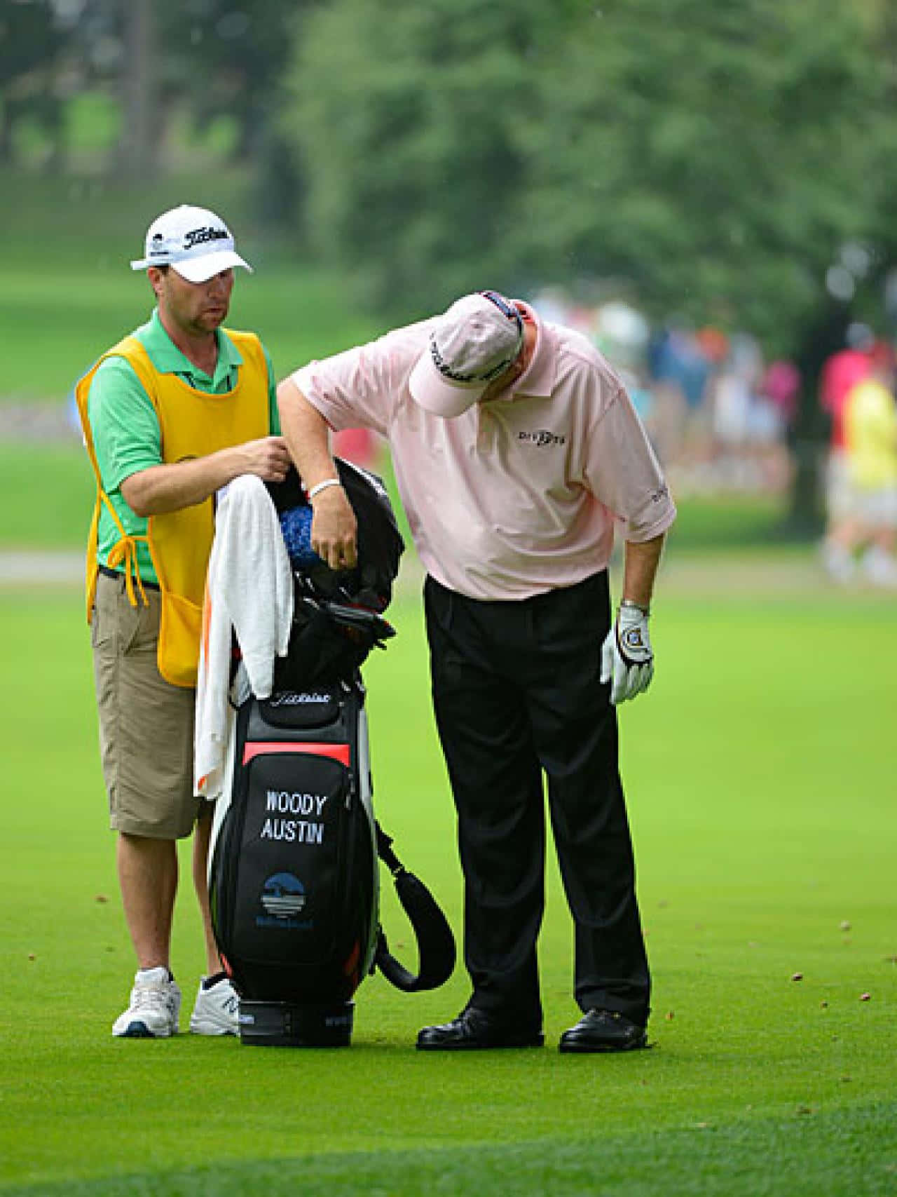 Woody Austin Checking His Golf Clubs Wallpaper