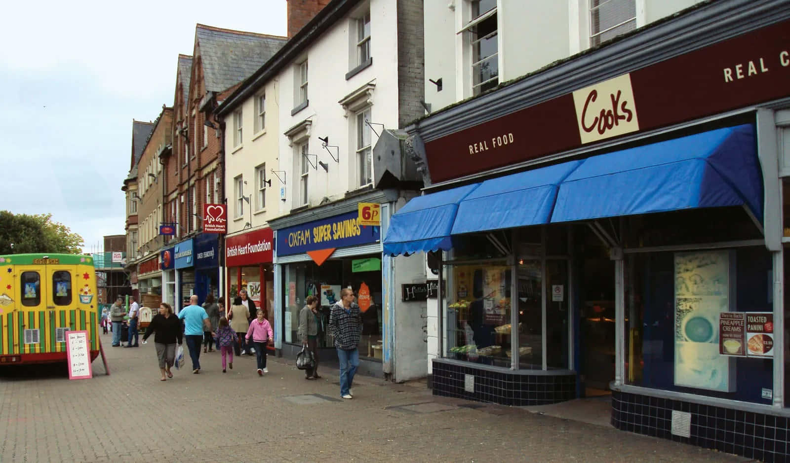 Worcester High Street Shopping Area Wallpaper