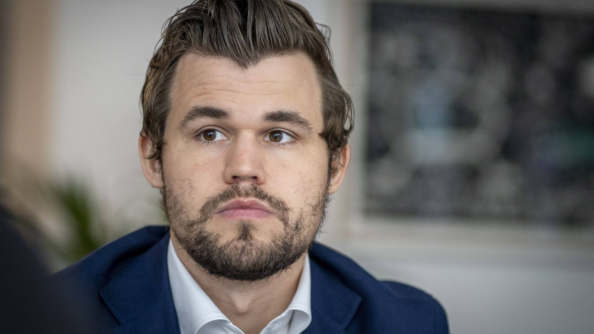 World Chess Champion Magnus Carlsen Posing With A Beard Wallpaper