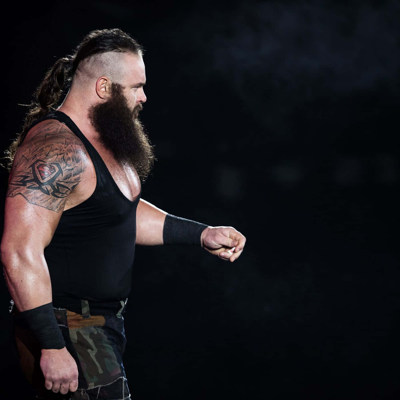 Wwe American Wrestler Braun Strowman Universal Title Wallpaper