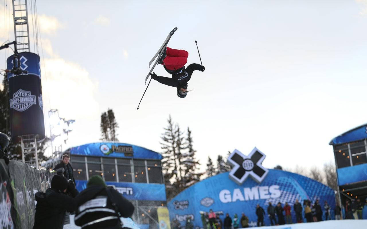 X Games Twin-tip Skis Stunt Wallpaper