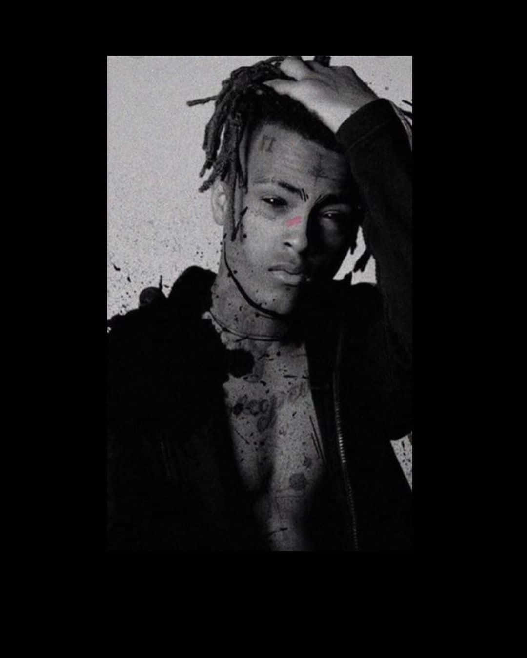 Xxxtentacion Pfp Brushing Hair Wallpaper