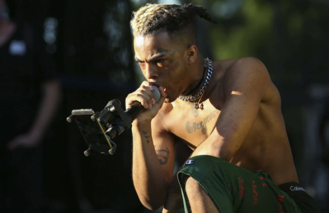 Xxxtentacion Pfp Rapping Wallpaper