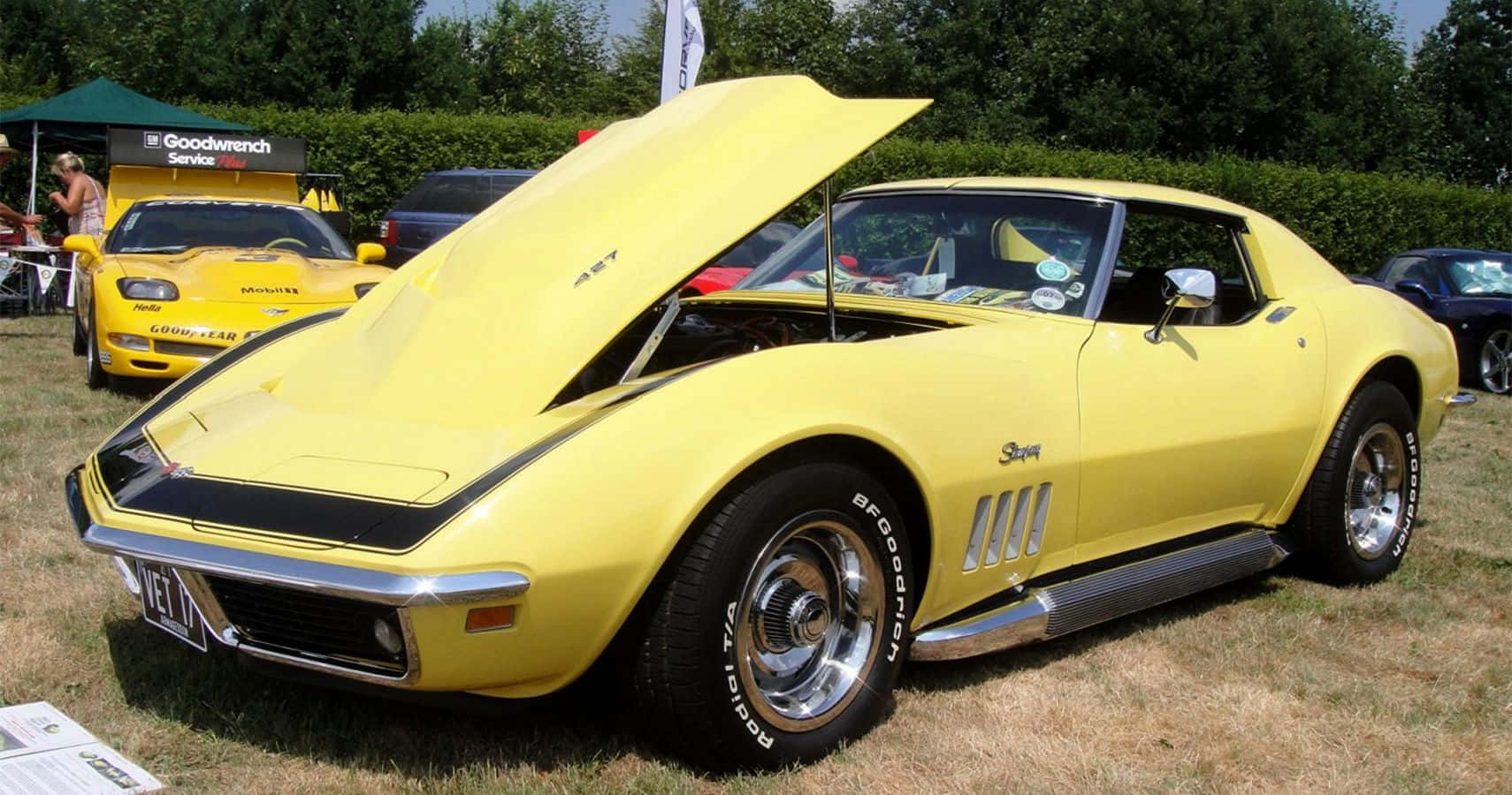 Yellow Chevrolet Corvette Z L1 Showcase Wallpaper