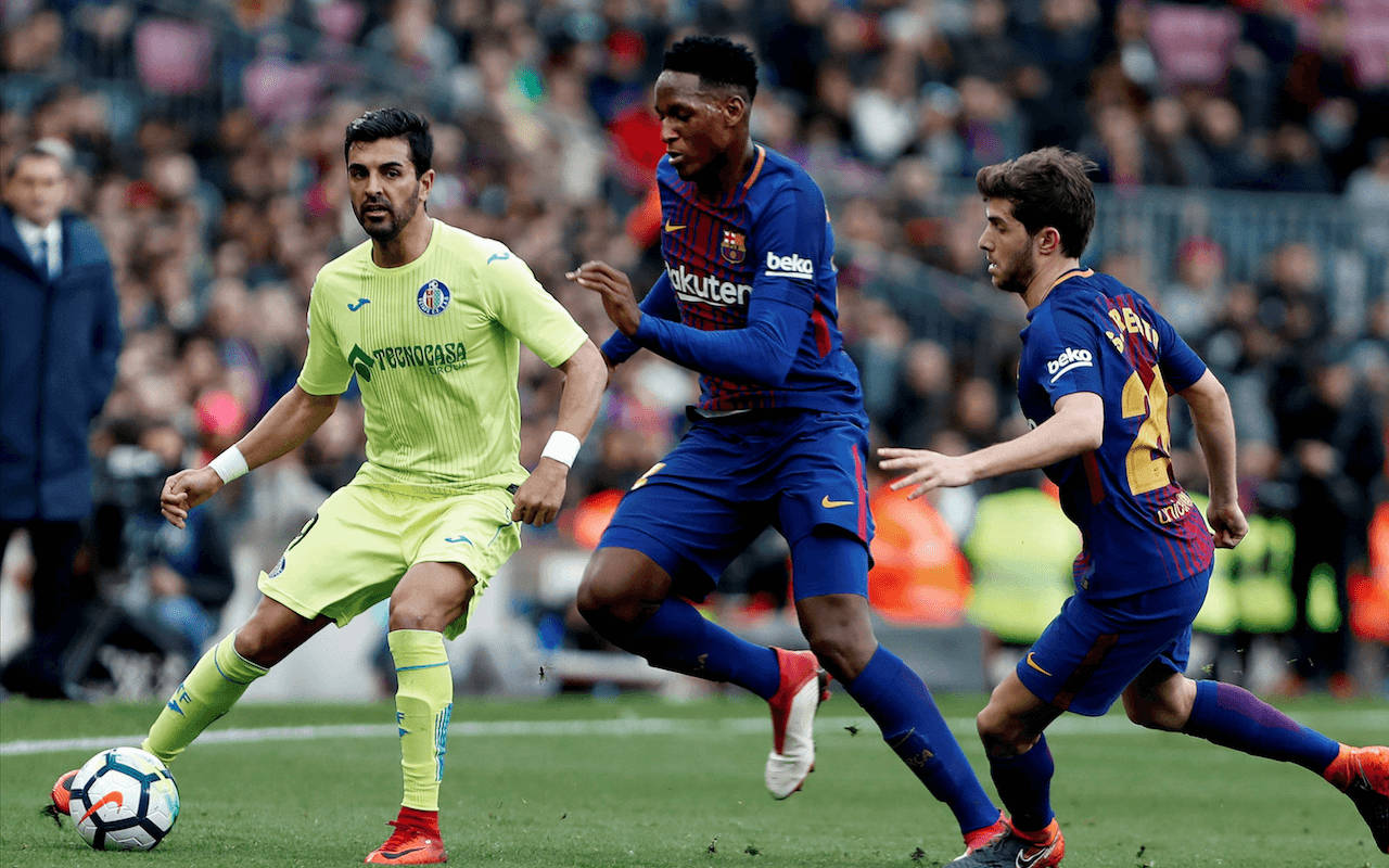 Yerry Mina During Intense Game Wallpaper