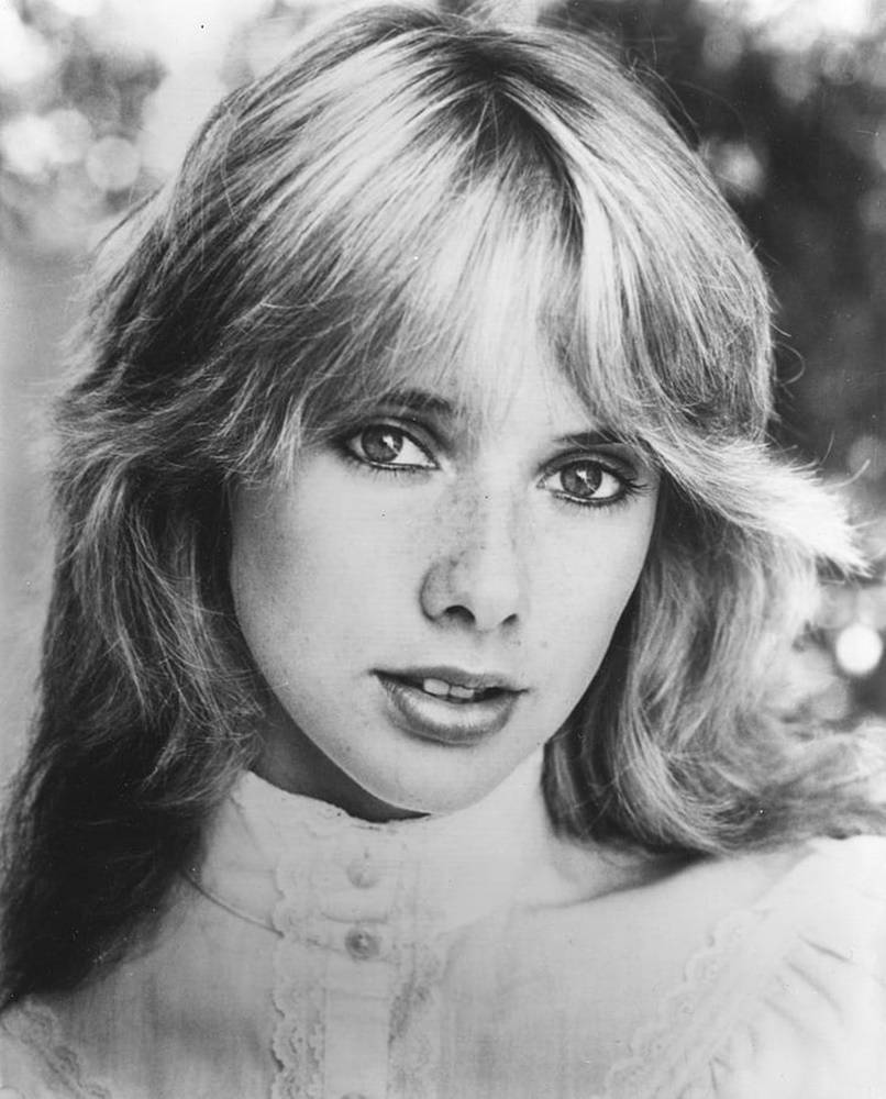 Young Rosanna Arquette Close Up Angle Shot Wallpaper