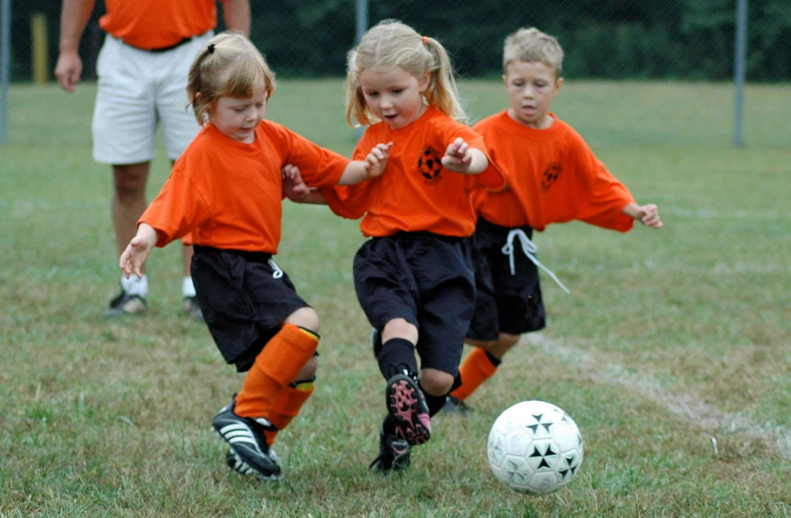 Youth Soccer Team Action.jpg Wallpaper