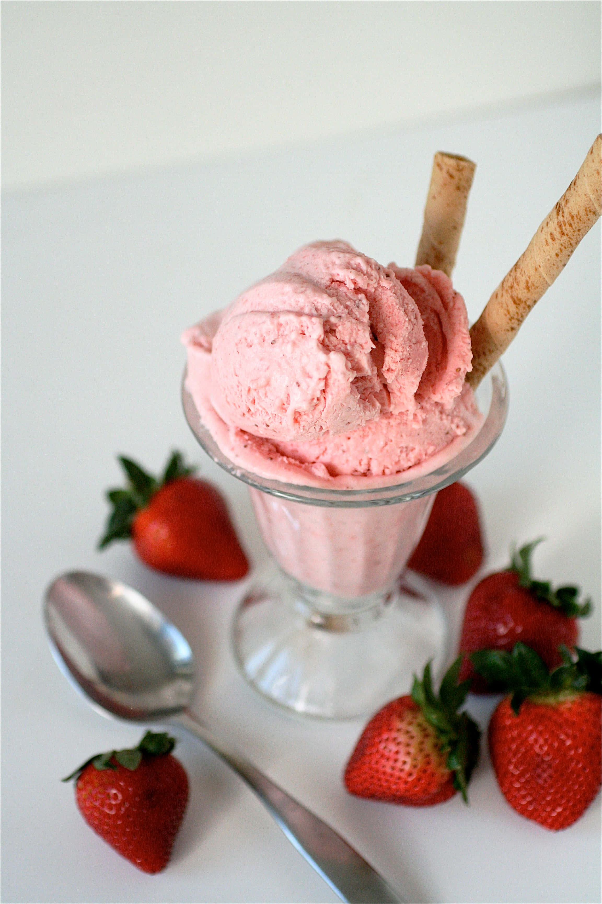 Yummy Strawberry Gelato Wallpaper