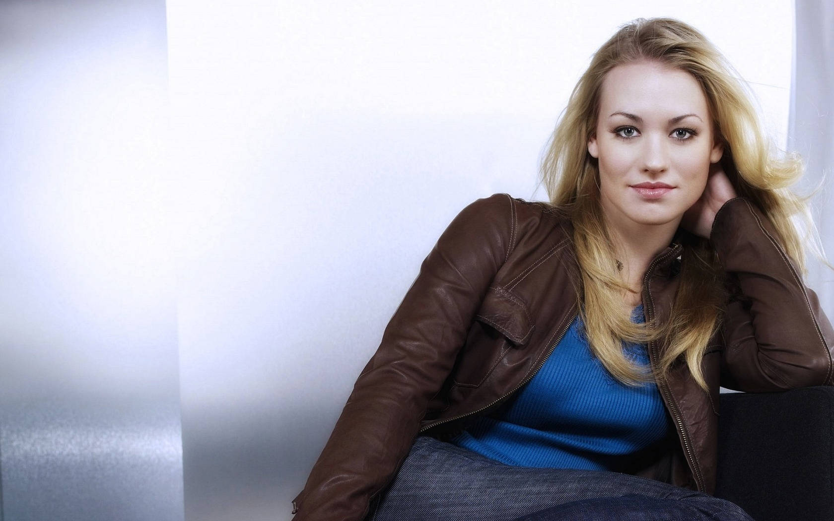 Yvonne Strahovski Posing In Brown Jacket Wallpaper