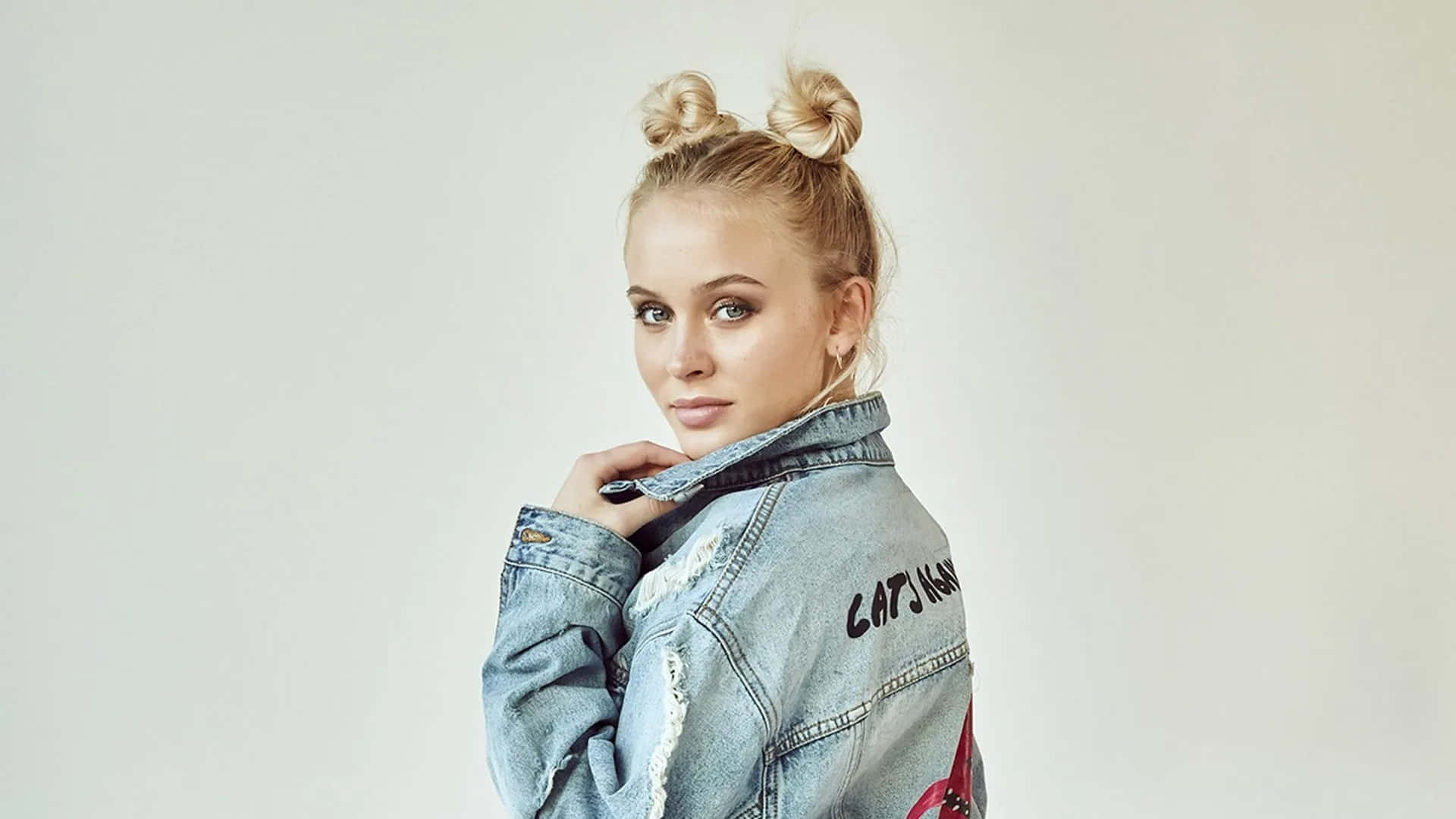 Zara Larsson Wallpaper