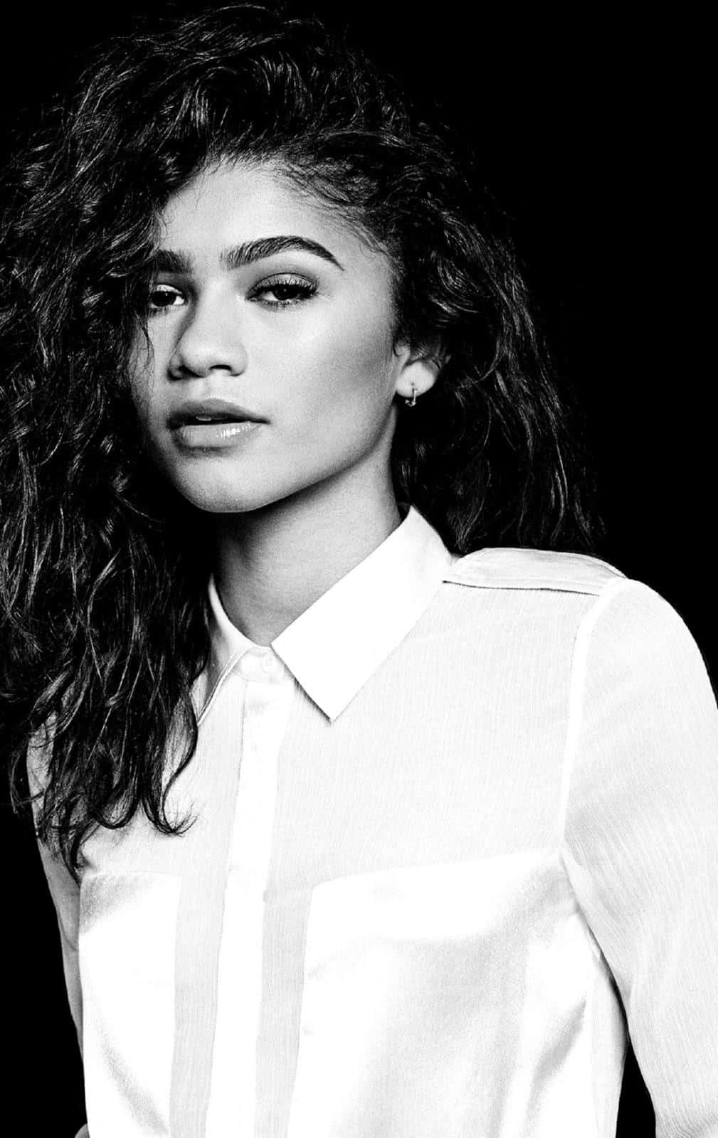 Zendaya Black And White Hd Wallpaper