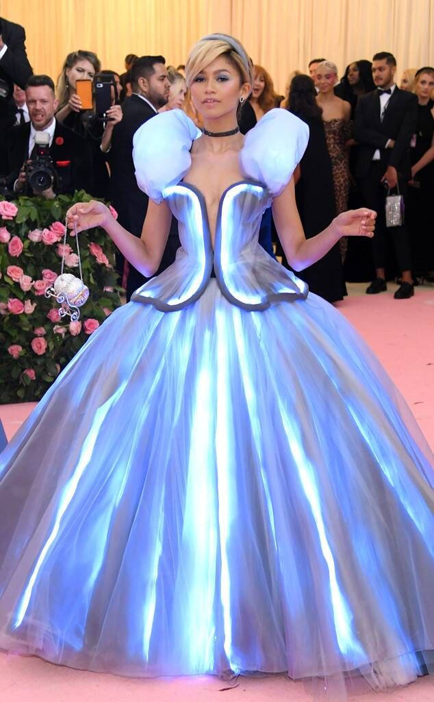 Zendaya Cinderella Gown Wallpaper