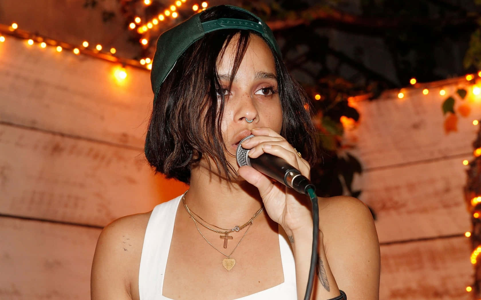 Zoe Kravitz Singingat Event Wallpaper