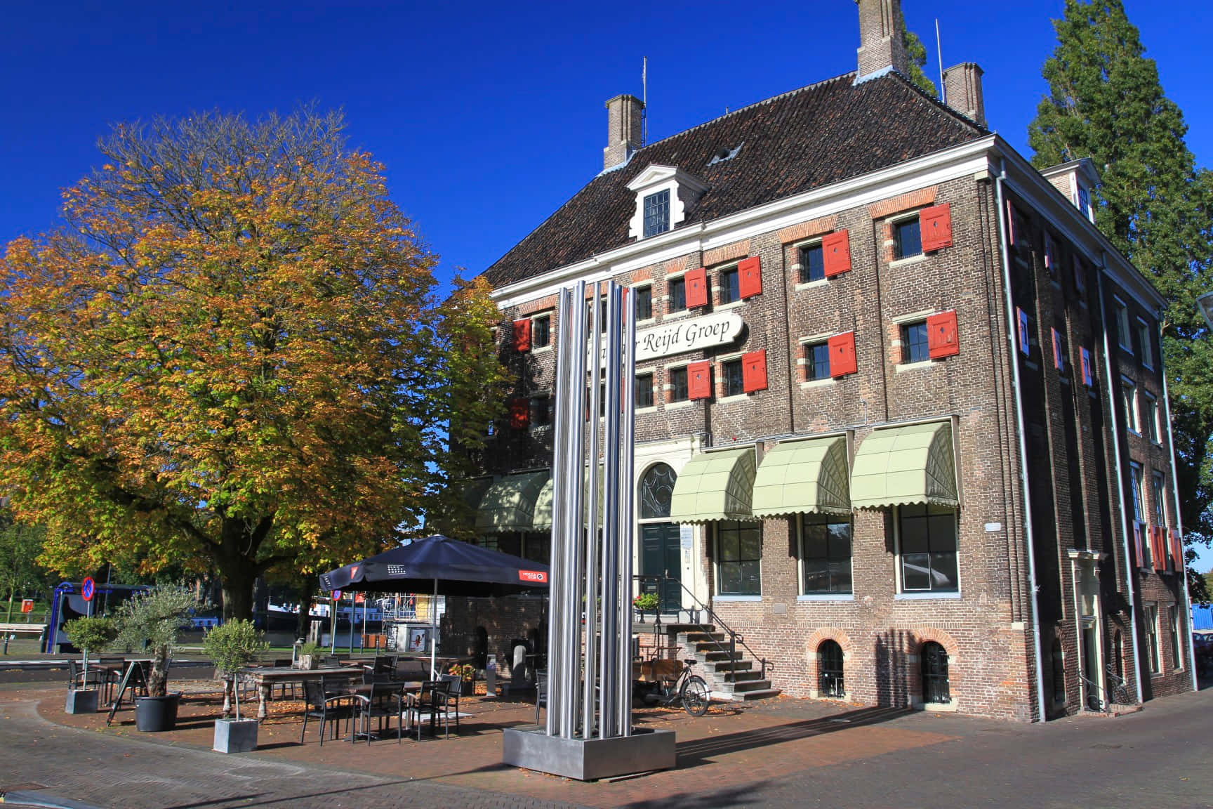 Zwolle Historical Buildingand Outdoor Cafe Wallpaper