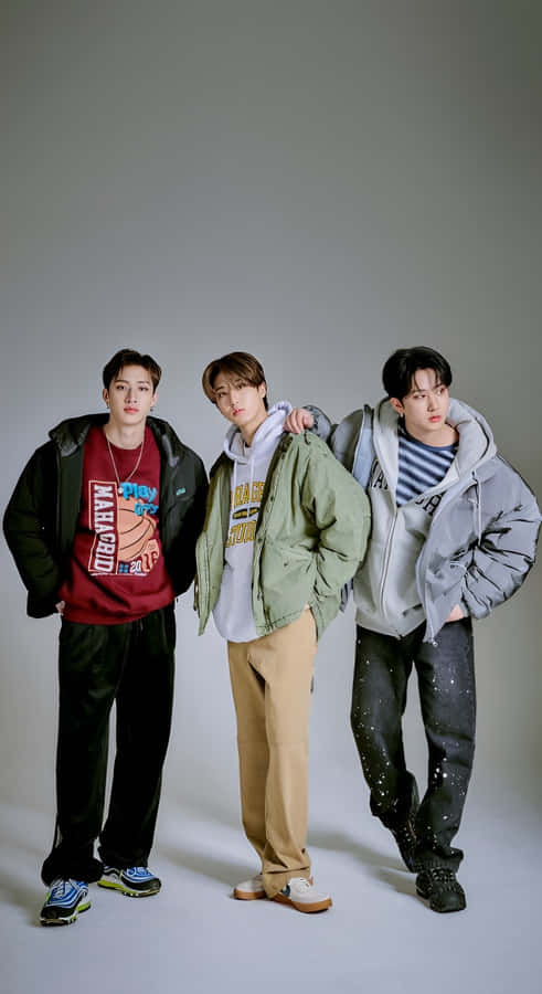 3racha Group Style Casual Wallpaper