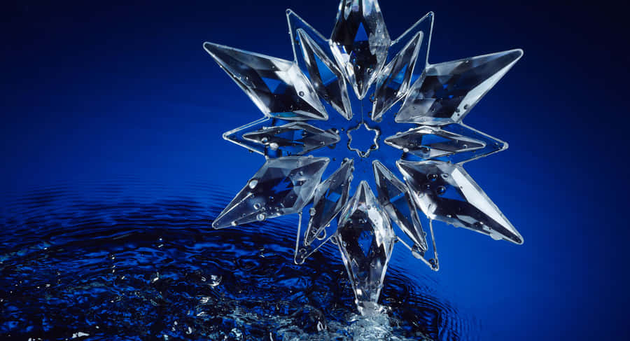 A Crystal Star Is Floating In Water Wallpaper
