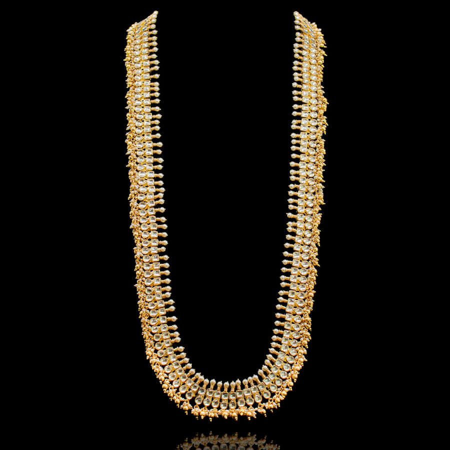 A Gold Necklace With Diamonds And Pearls Wallpaper