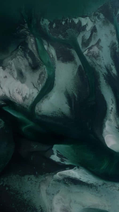 A Green River Is Flowing In The Water Wallpaper