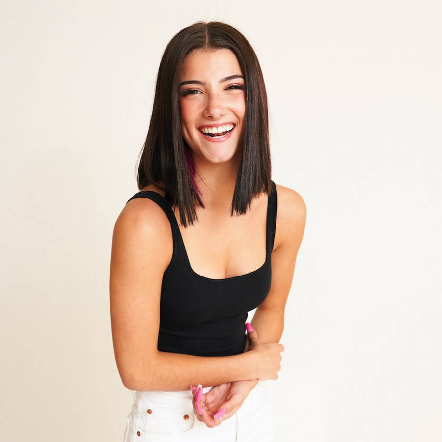 A Stunning Glimpse Into The World Of Charli D'amelio Wallpaper