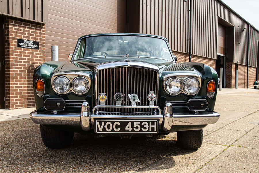 A Vintage Bentley T1 - A Classic Luxury Wallpaper