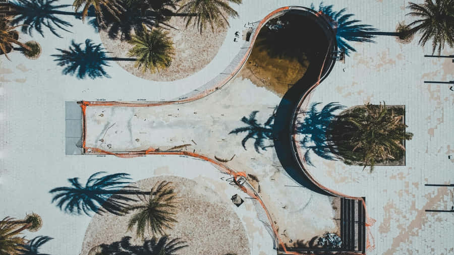 Abandoned Deserted Pool Wallpaper