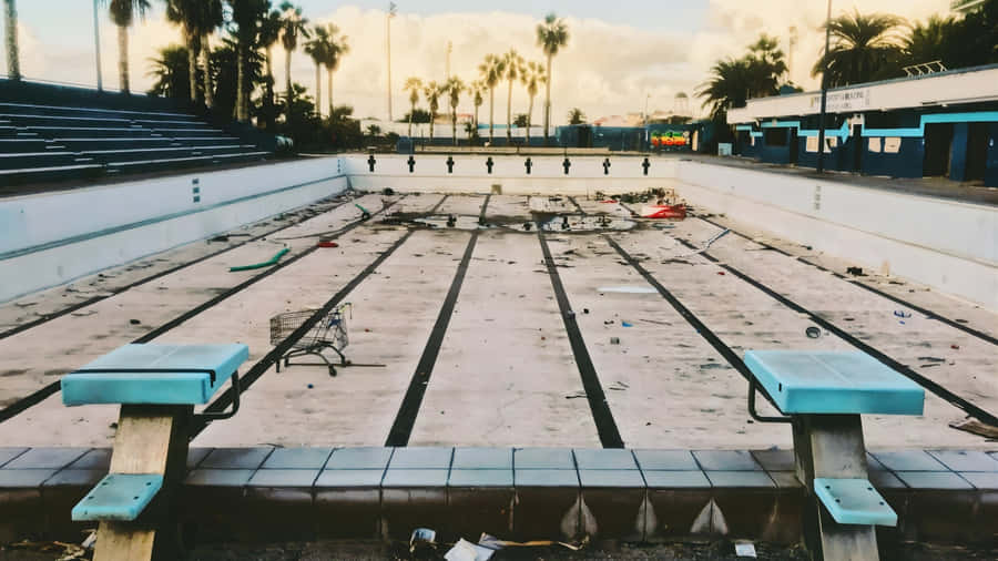 Abandoned Empty Swimming Pool Wallpaper