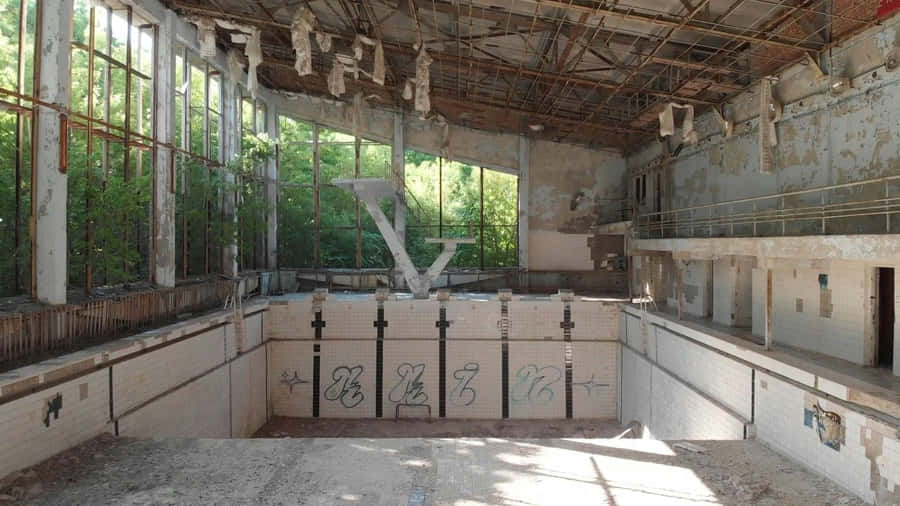Abandoned Indoor Pool Decay Wallpaper