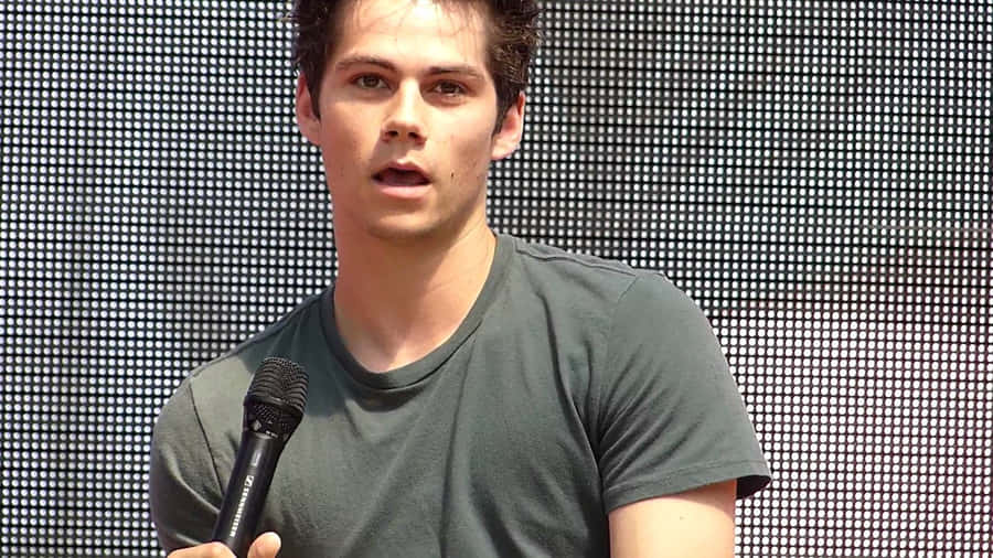 Actor Dylan Obrien In His Role As Thomas In The Movie The Maze Runner Wallpaper