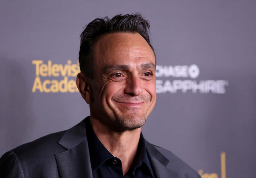 Actor Hank Azaria At The Golden Globe Awards Wallpaper