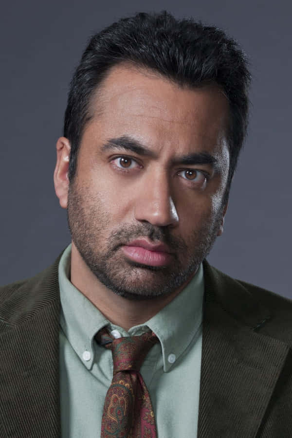 Actor Kal Penn Poses For A Photoshoot Wallpaper