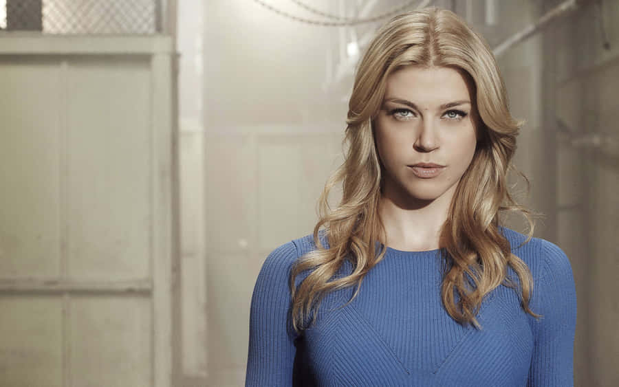 Adrianne Palicki Smiling Beautifully Wallpaper