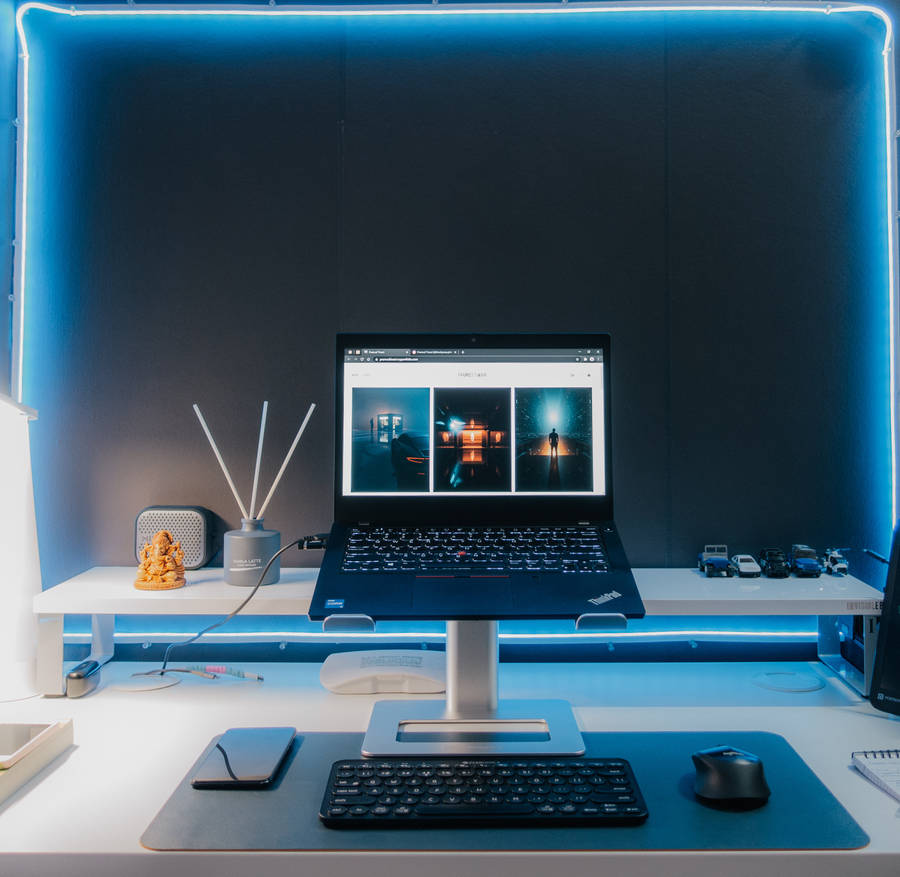 Aesthetic Tumblr Laptop Blue Light Wallpaper
