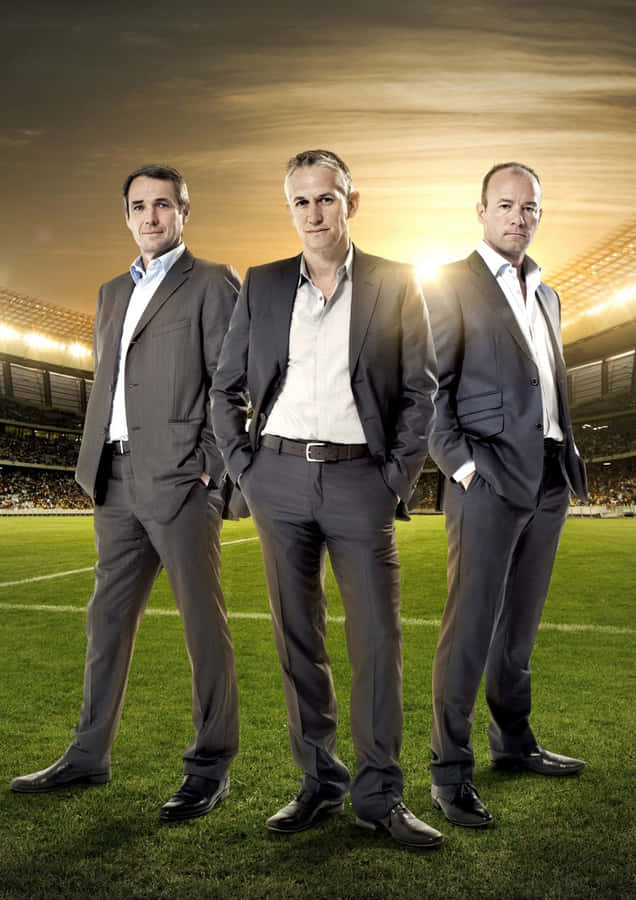 Alan Hansen Discussing Football With Fellow Bbc Tv Pundits Wallpaper