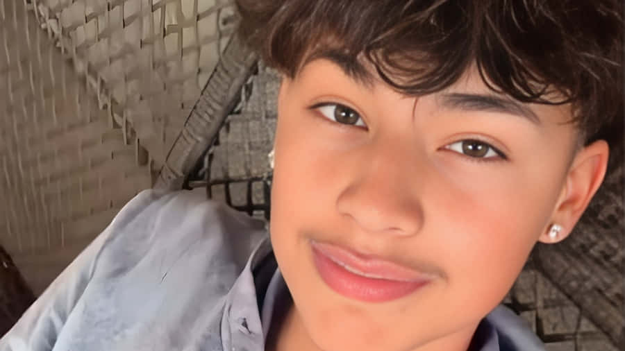 Alex Chino Casual Selfie Wallpaper