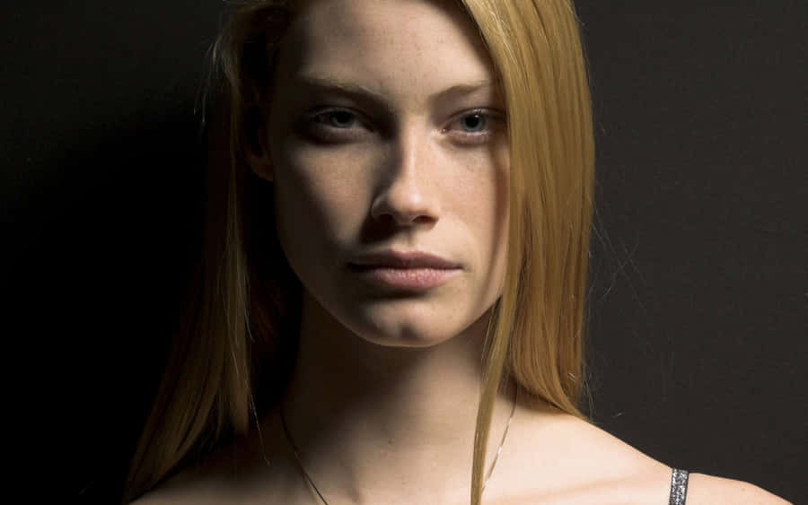 Alyssa Sutherland Intense Gaze Wallpaper