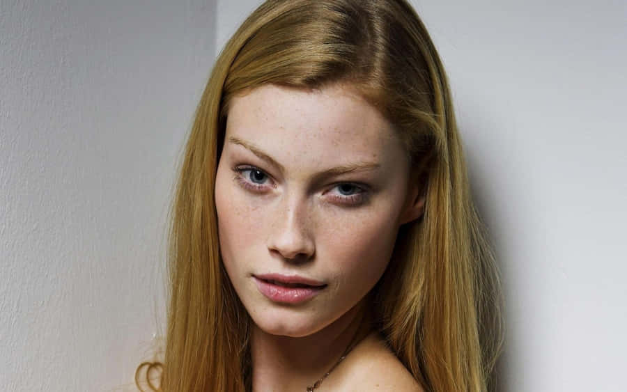 Alyssa Sutherland Intense Gaze Wallpaper