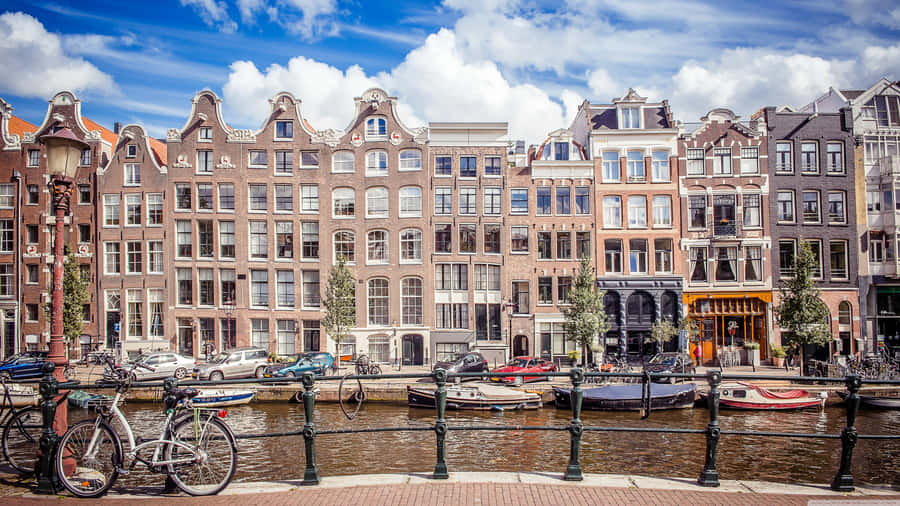 Amsterdam Canal Housesand Bicycles Wallpaper
