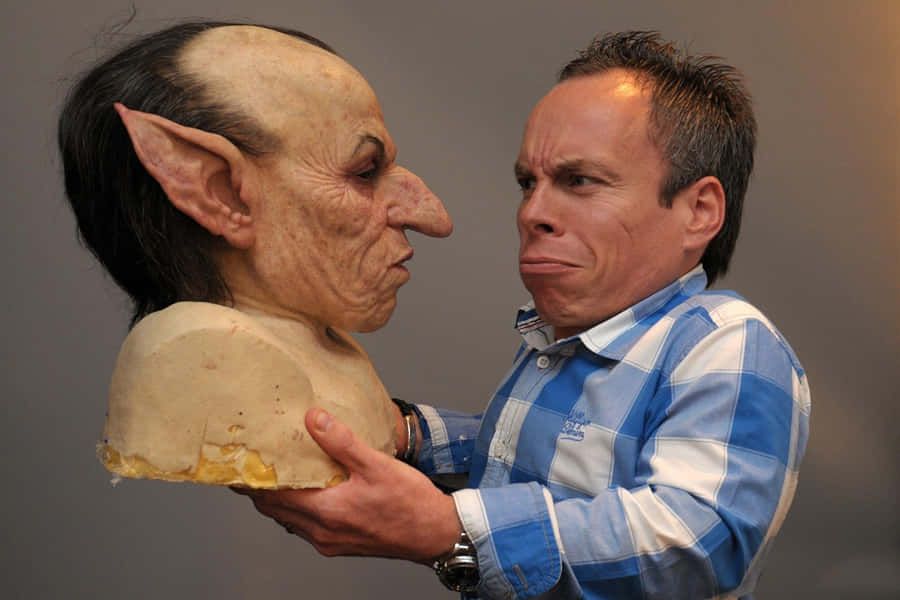 An Enchanting Photo Of Warwick Davis Wallpaper