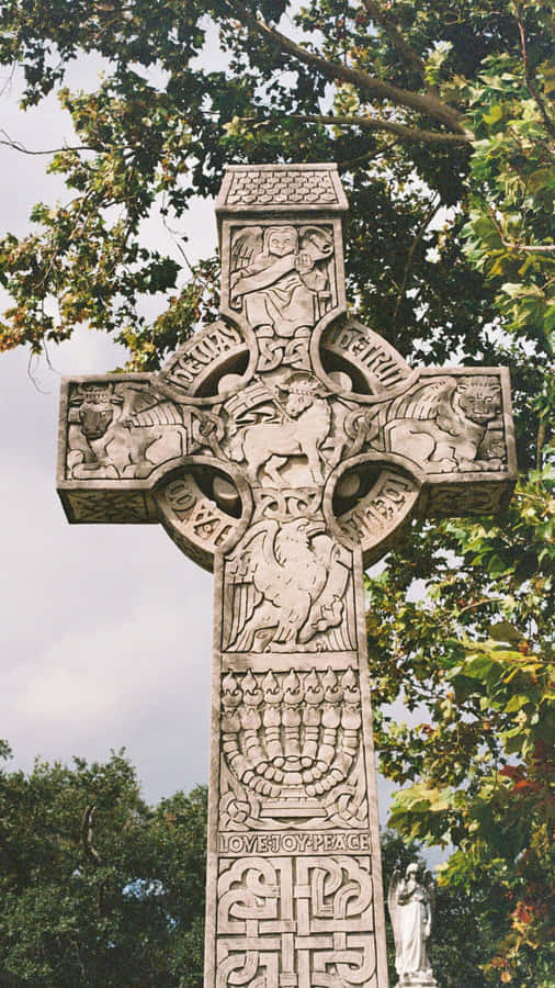 Ancient Celtic Cross Carving Wallpaper