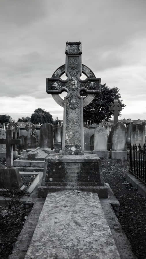 Ancient Celtic Cross Grave Wallpaper