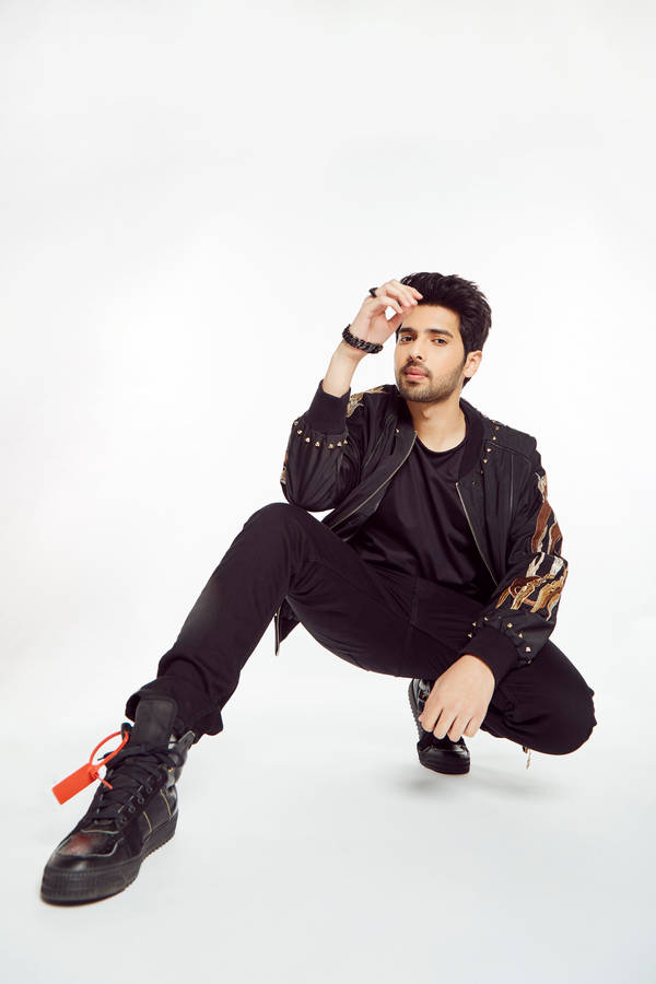 Armaan Malik Showcasing An Edgy Look Wallpaper