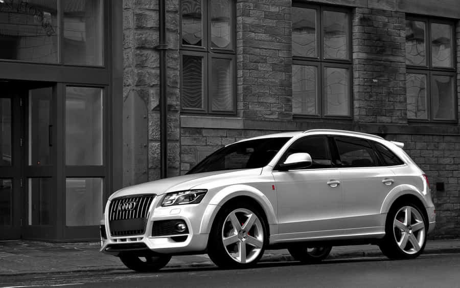 Audi Q5 In The City Wallpaper