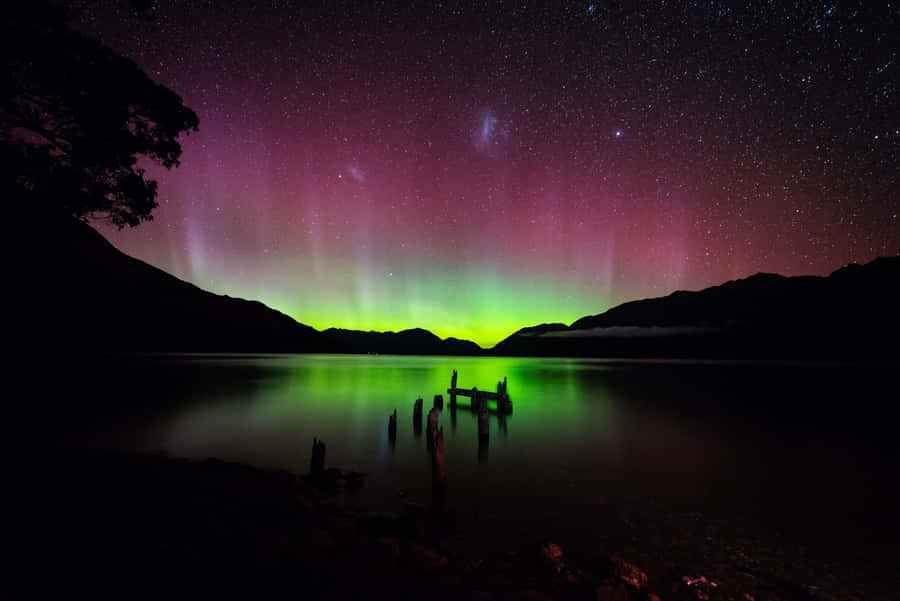 Aurora Australis Over Lake Wallpaper