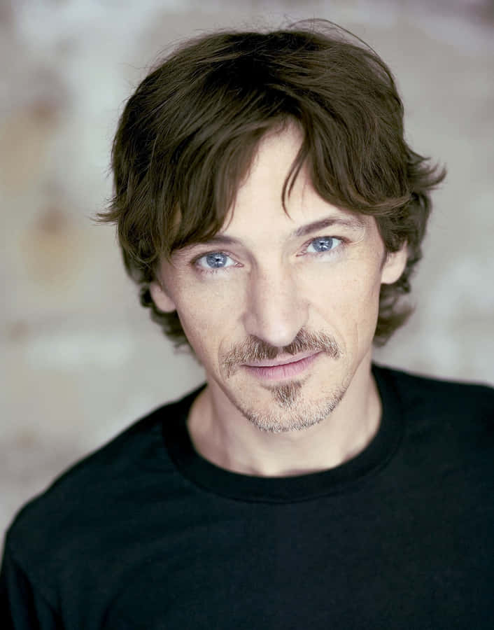 Award-winning Actor John Hawkes Posing For A Photo Wallpaper