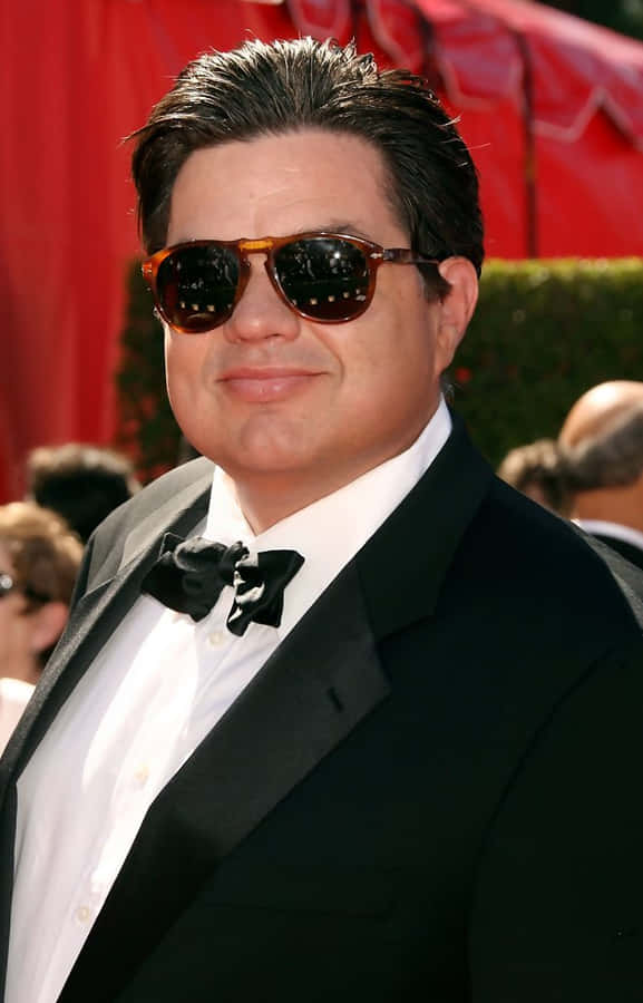 Award-winning Actor Oliver Platt Lights Up The Stage Wallpaper