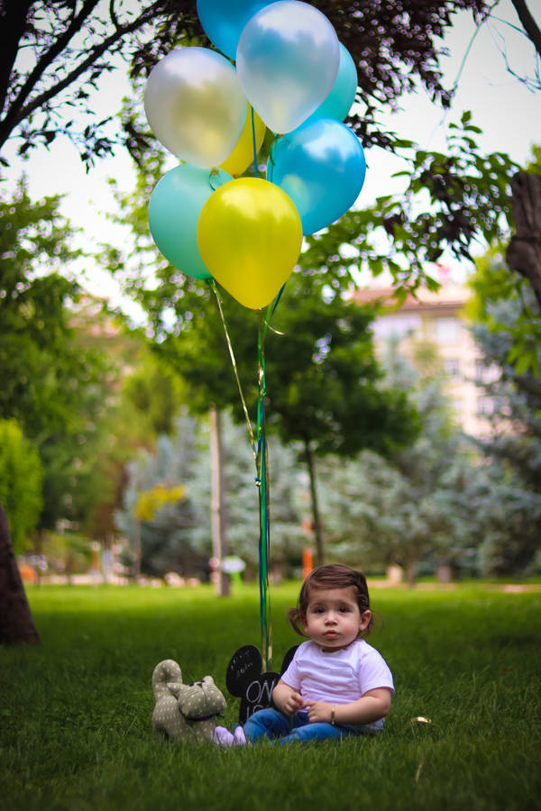 Balloons And Baby Hd Wallpaper