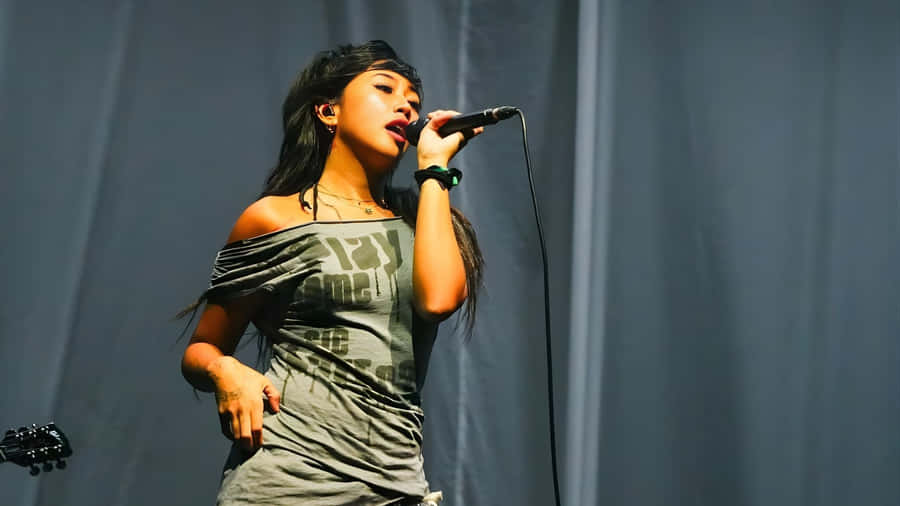 Beabadoobee Live Performance Wallpaper