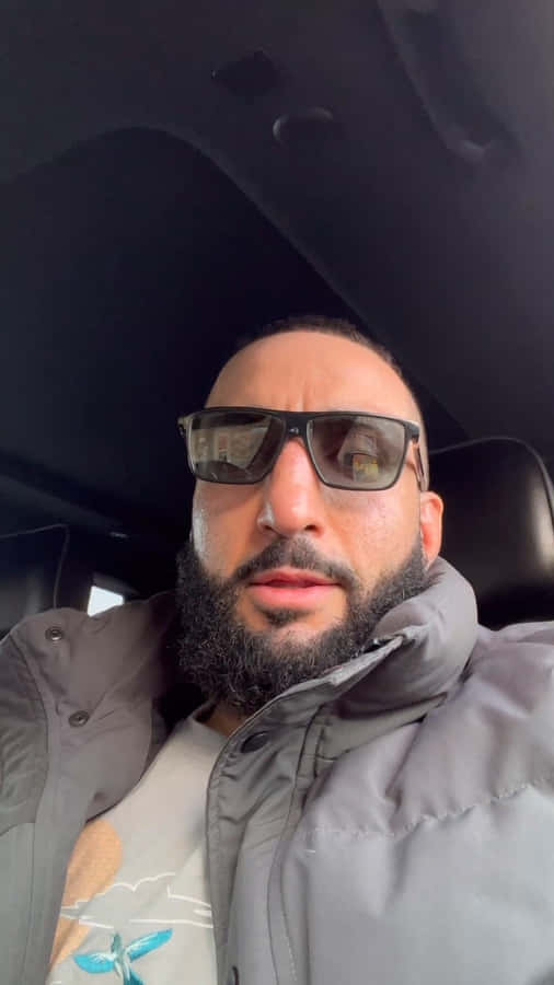 Belal Muhammad Wearing Sunglasses And Jacket Wallpaper