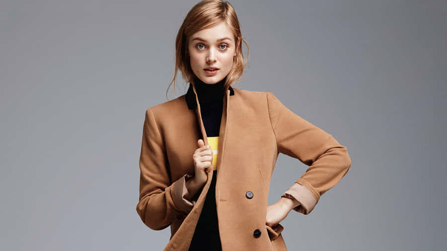 Bella Heathcote Radiating Elegance Wallpaper